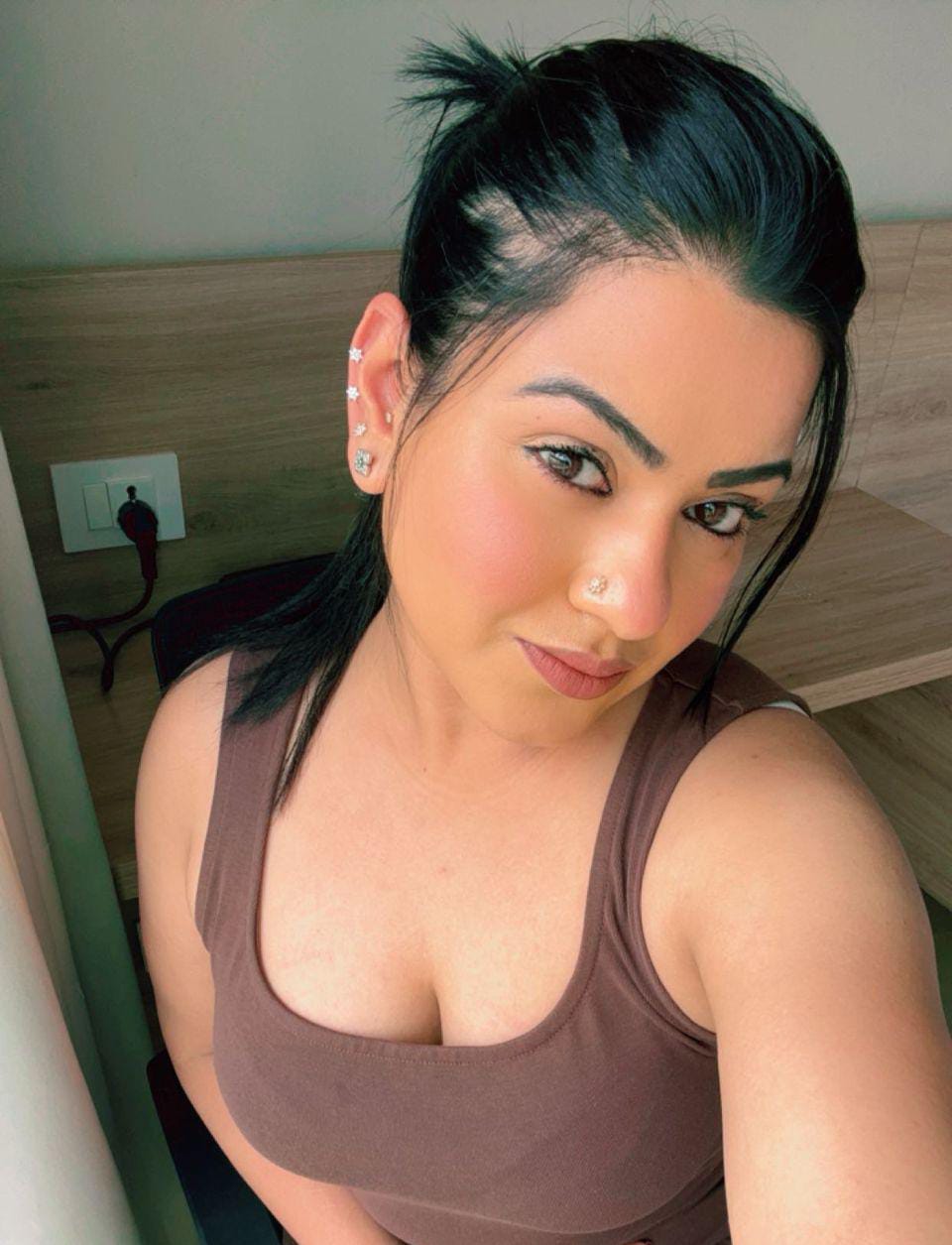 24/7 outcall service - Premium escort girl Divya - VIP escorts Chennai