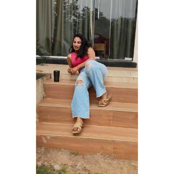 SOUTH HOT TELUGU MODEL URVASHI AVAILABLE