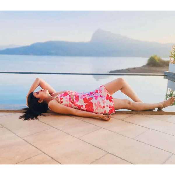 PINKY MODELSWASTIKA AVAILABLE - Gallery Image 2