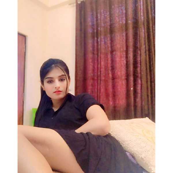COLLEGE TEEN AGE GIRL - Gallery Image 12