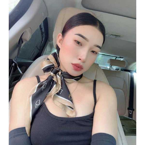 EMIRATES CABIN CREW U A E GIRL ANGELINA AVAILABLE - Gallery Image 5 EMIRATES CABIN CREW U A E GIRL ANGELINA AVAILABLE - Gallery Image 5