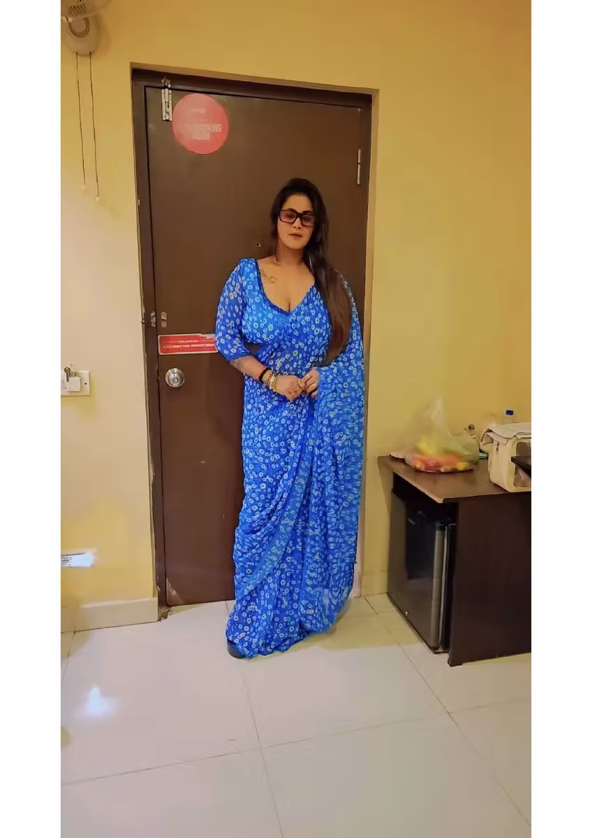 REAL BOLLYWOOD CINE ACTRESS AND MODEL NAVYA BEST PERFORMER